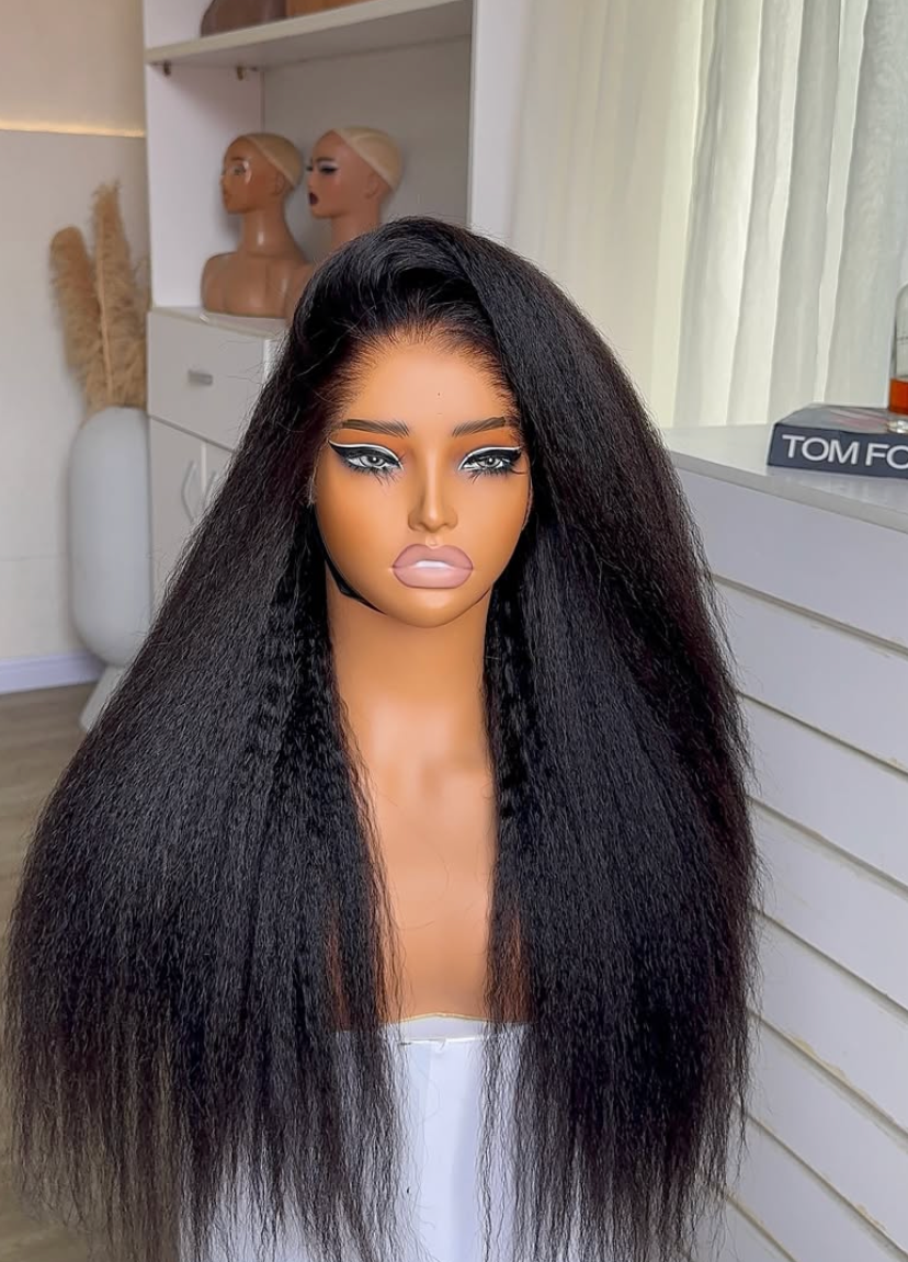 Peruca de cabelo liso estilo kinky, com lace HD 13x4.